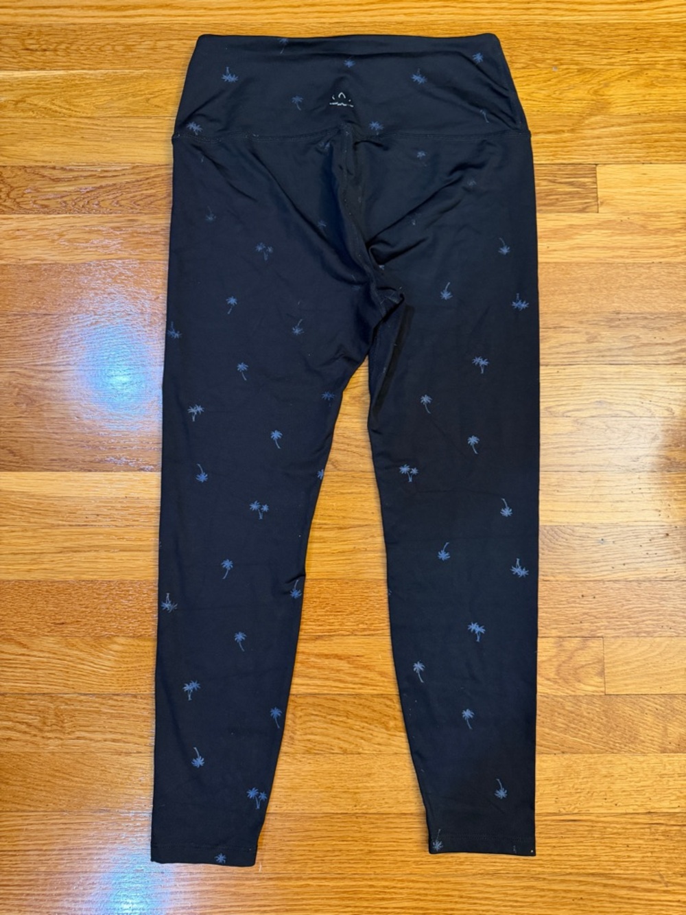 Beyond Yoga Black Palm Tree High Waisted Midi Leggings - Size Large - Picture 7 of 8